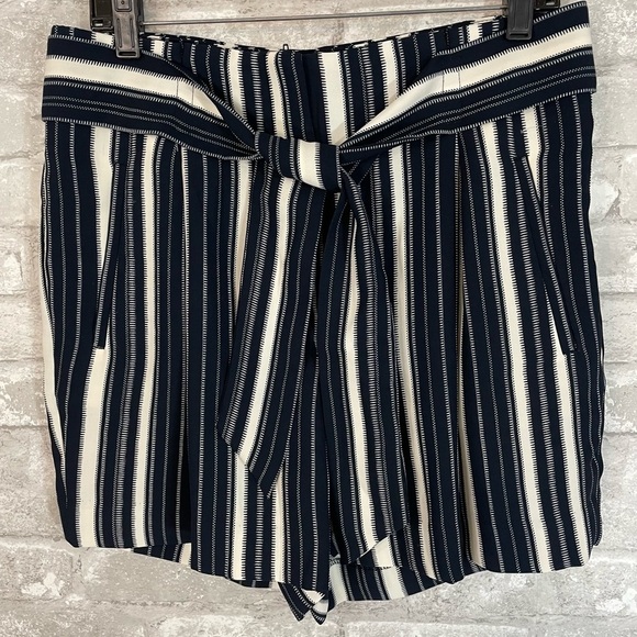 H&M High Waisted Striped Shorts - Picture 1 of 5